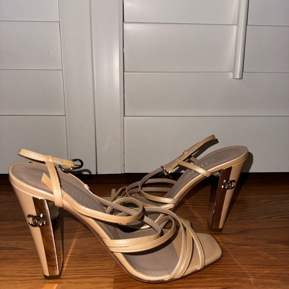 Vintage CHANEL Interlocking CC Logo strappy sandal heels - Picture 1 of 6